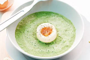 Spinach-soup-with-egg