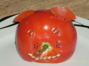 Tomato-animals-decoration-for-a-veggie-platter