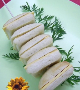 Appenzeller cheese sandwiches on skewers with onion and butter