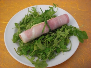 Ham rolls with Russian salad