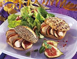 Party rolls with chicken and figs