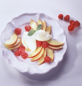 Fresh-cheese-with-honey-and-fruit-recipe