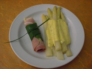Ham Roll With Asparagus