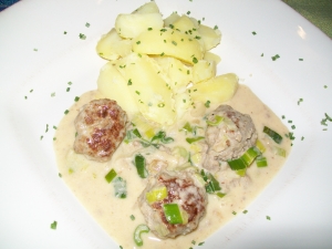 Meatballs In A Garlic Cream Sauce With Boiled Potatoes
