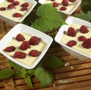Pale-cream-with-raspberries-recipe