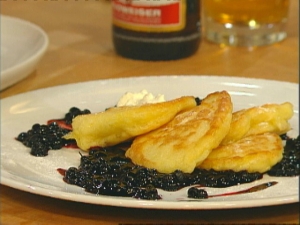 Pancakes-with-blueberries-and-sour-cream-recipe