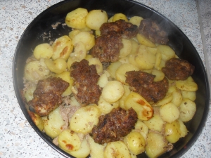 Potatoes With Meatballs From The Oven