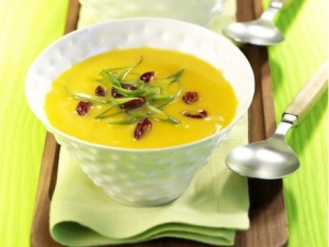 Pumpkin Soup With Cranberries