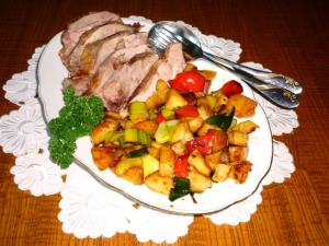 Turkey Leg With Apples Vegetables And Potatoes Cooked In Flavor Wave Oven