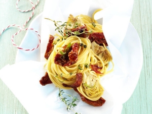 Spaghetti With Tomatoes In Parchment
